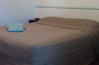 queen room accommodation in forbes